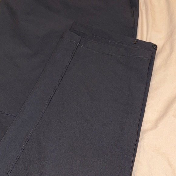 Lulu lemon gray wind pants - Picture 2 of 9